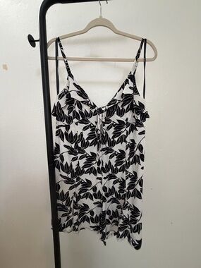 Black & White Leaf-Print Spaghetti-Strap Romper